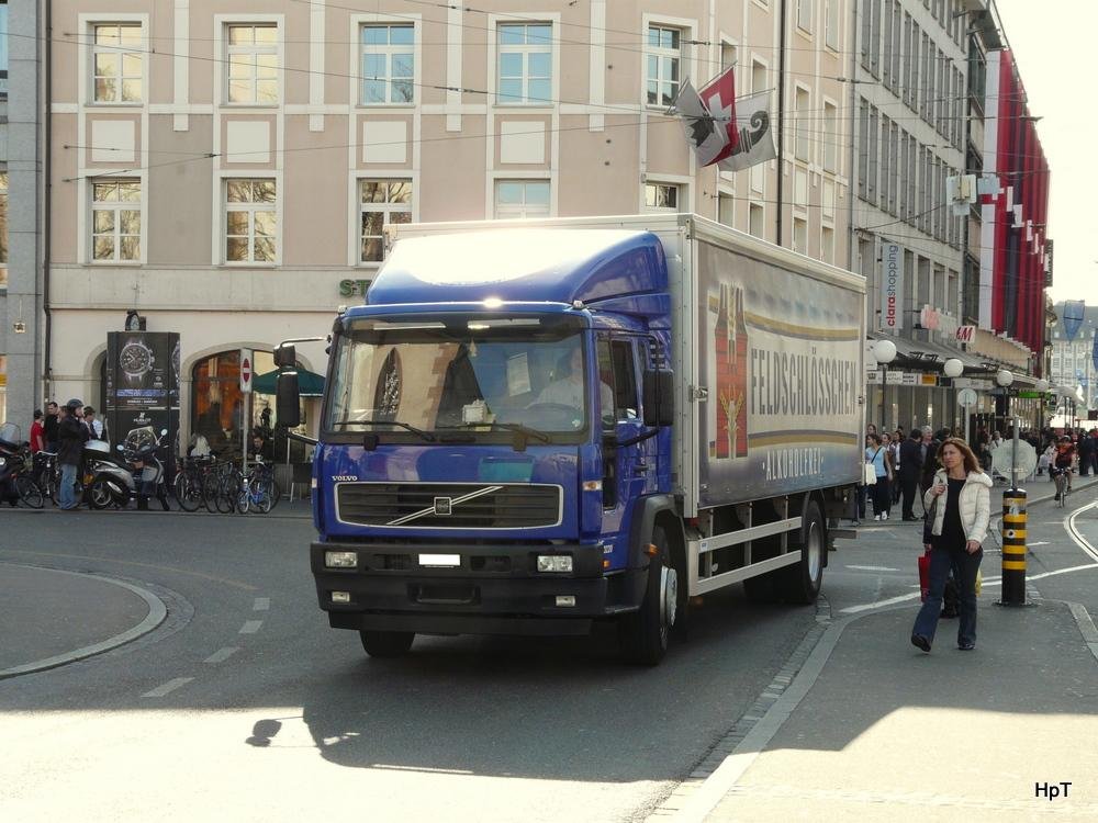 Volvo Getrnkelieferer unterwegs in der Stadt Basel am 19.03.2010