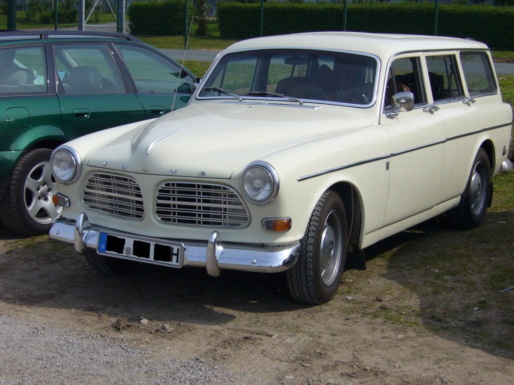 Volvo P220 (Amazon Kombi). Von Februar 1962 bis Mai 1969 wurden ber 73.000 Kombi Modelle des Amazon vertrieben. Besucherparkplatz der Niederrhein Classics.