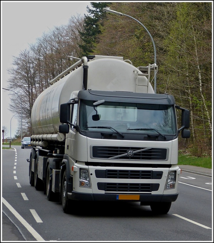 Volvo Tanksattelzug aufgenommen am 03.05.2013.