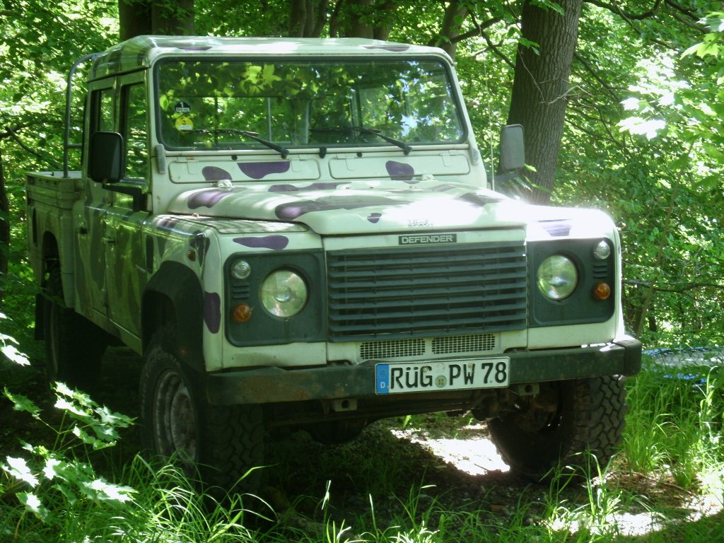 Vorfr der Land Rover Defender eigentlich gedacht ist.Aufnahme am 25.Mai 2012 im Wald von Bergen/Rgen.