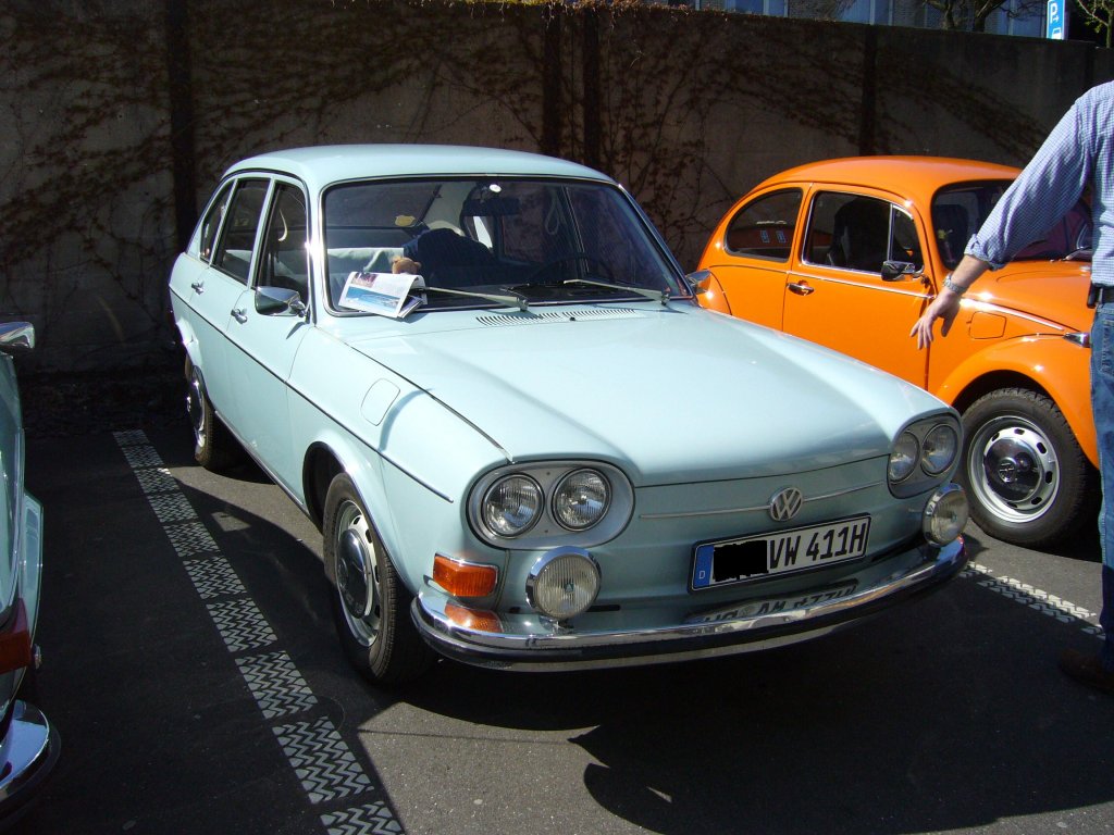 VW 411E, Baujahr 1969-1972 auf dem Besucherparkplatz des Dsseldorfer Meilenwerkes.