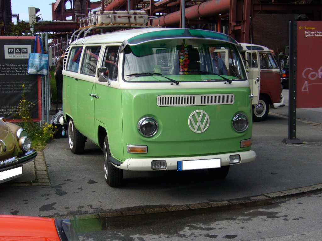 VW Achtsitzer T2a. 1967 - 1972. Bis 1970 belief sich die Motorleistung aus 1.584 cm auf 47 PS. Danach waren es 50 PS. Oldtimertreffen Kokerei Zollverein.