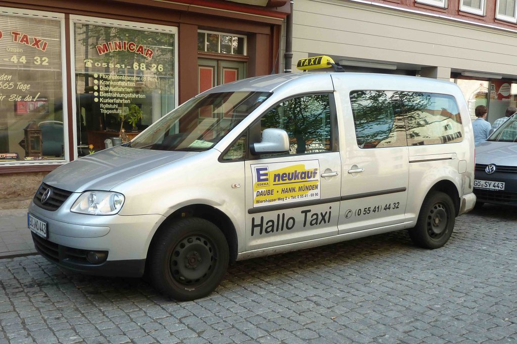VW Caddy als Taxi abgestellt in Hanoversch-Mnden im Mai 2013