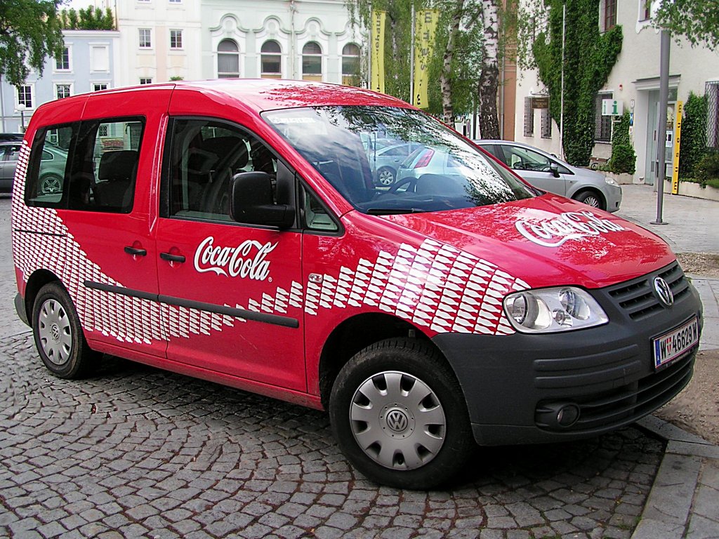 VW-Caddy von CocaCola parkt am Kirchenplatz in Ried i.I.;100528