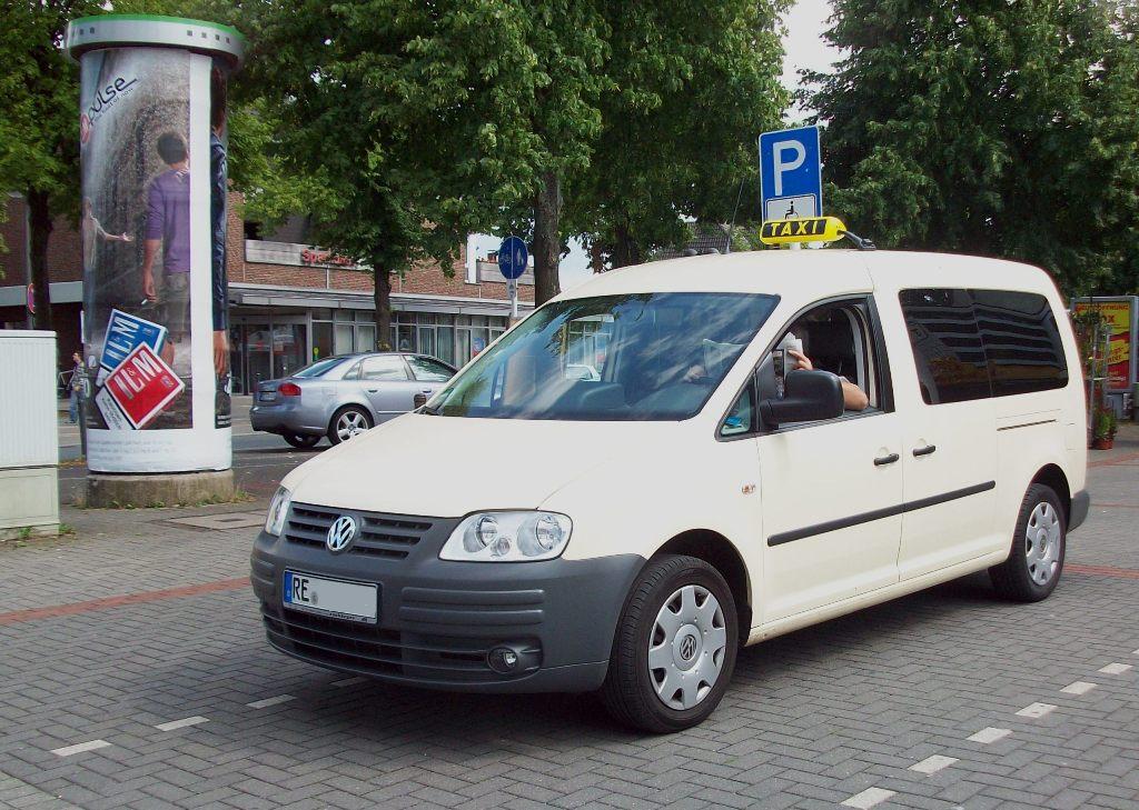 VW CADDY MAXI TDI Taxi am Stand in Marl kreis recklinghausen 30/07/2010