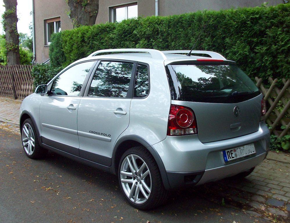 VW CROSS POLO silber / grau geparkt in Herten 31/07/2010