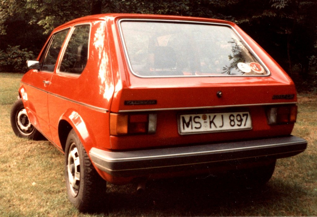 VW-Golf der ersten Generation / gesehen in Greven (Kreis Steinfurt/DEUTSCHLAND), Juni 1983 -- eingescanntes Foto