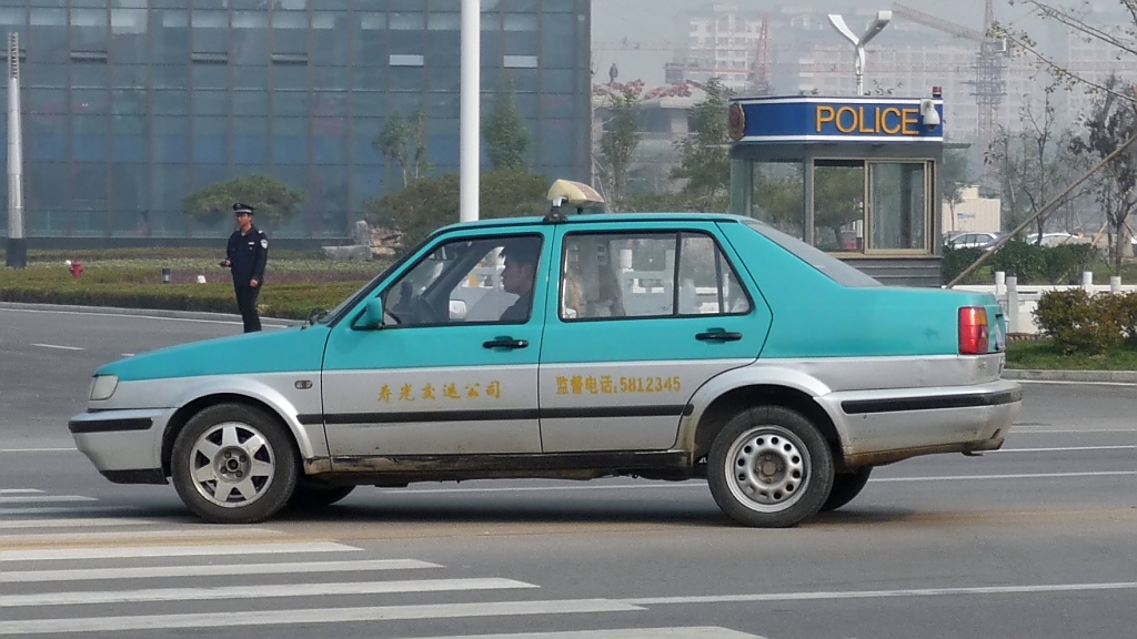 VW Jetta Taxis sieht man noch häufig in Shouguang, 30.10.11