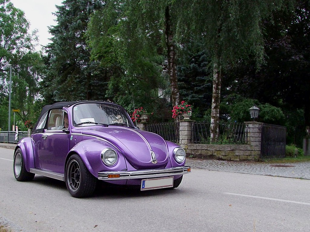 VW-Kfer 1303S, Baujahr1972 hat soeben bei der Wadholz-Classic2010 den Startpunkt verlassen;100718