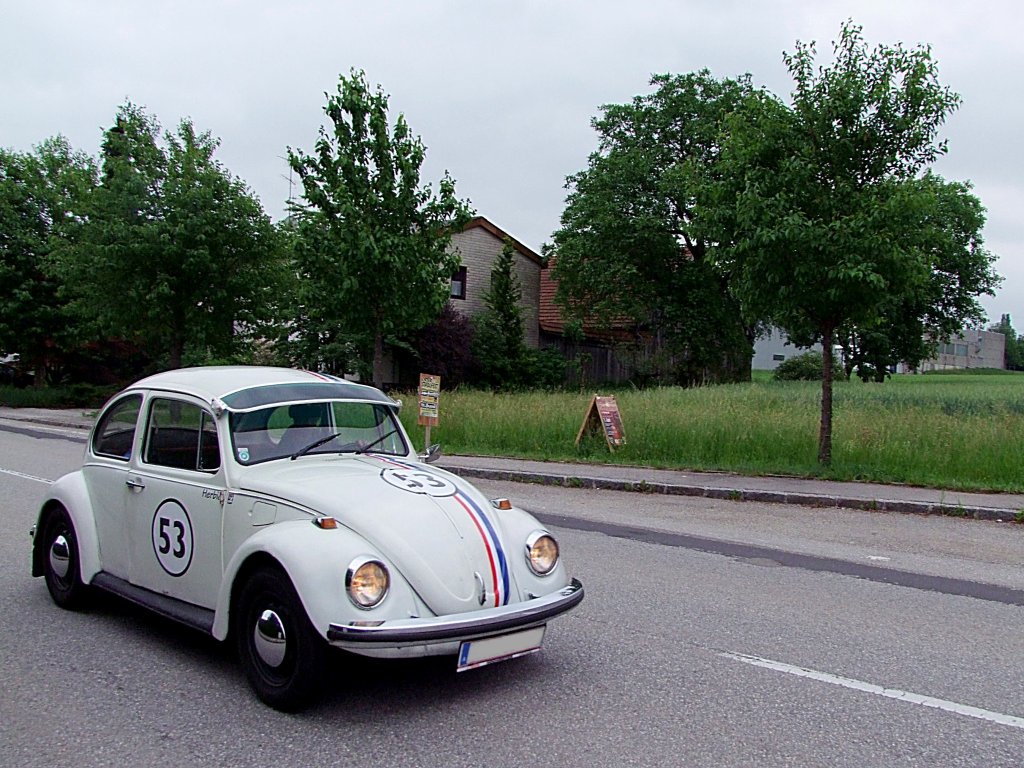VW-Kfer,  Herbie  in rasanter Fahrt;110602