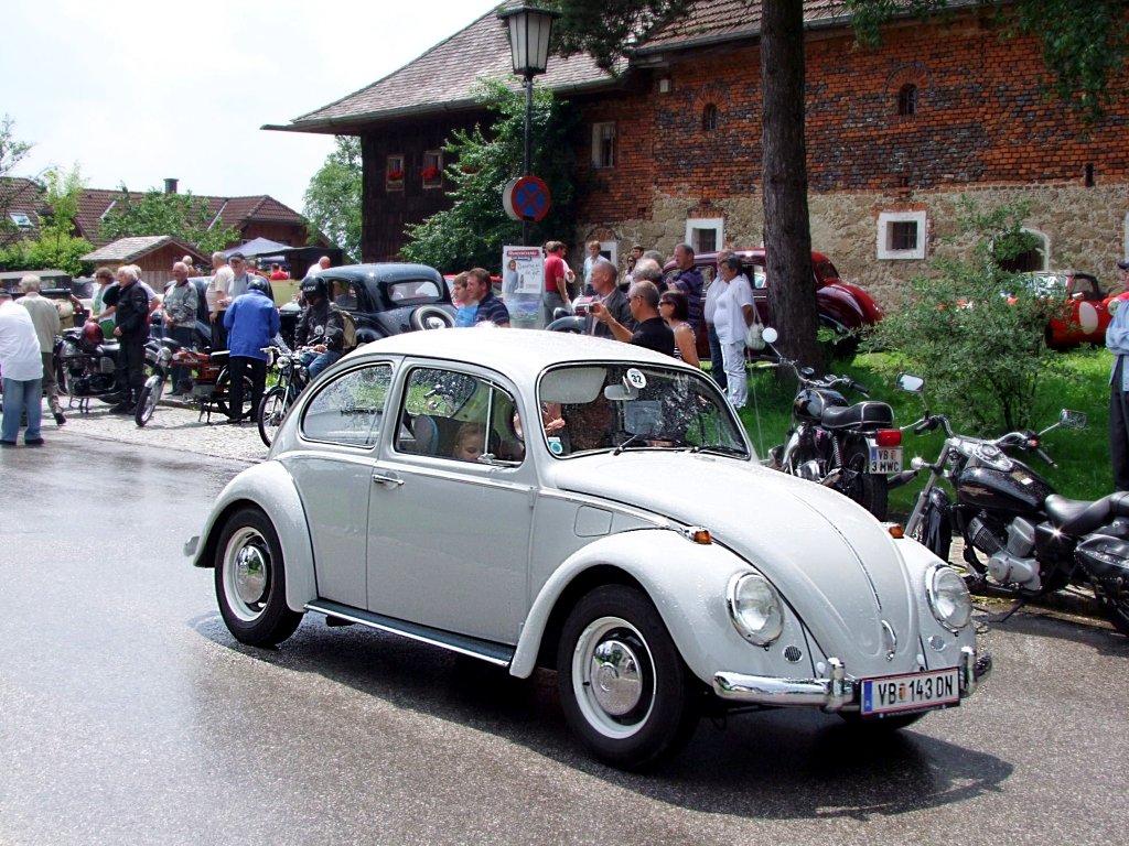 VW-Kfer startet zur Oldtimerrundfahrt  Stehrerhof ;090705