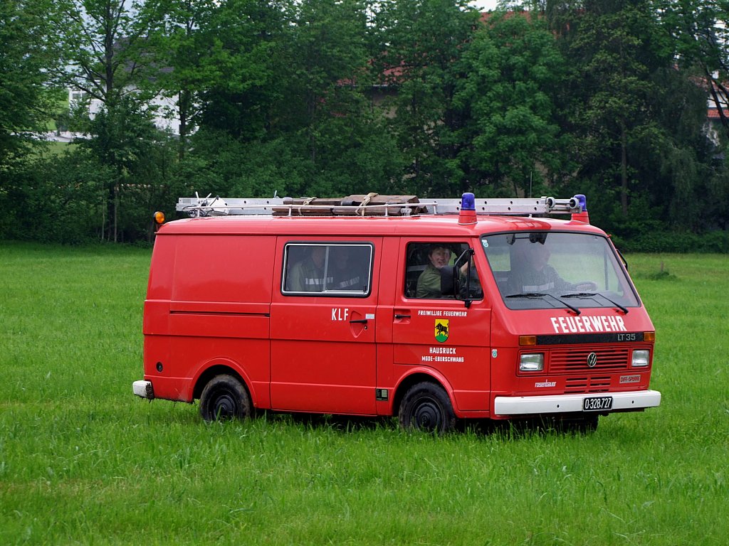 VW-LT35 der FF-Hausruck am Weg zu einem Feuerwehrwettbewerb;100529