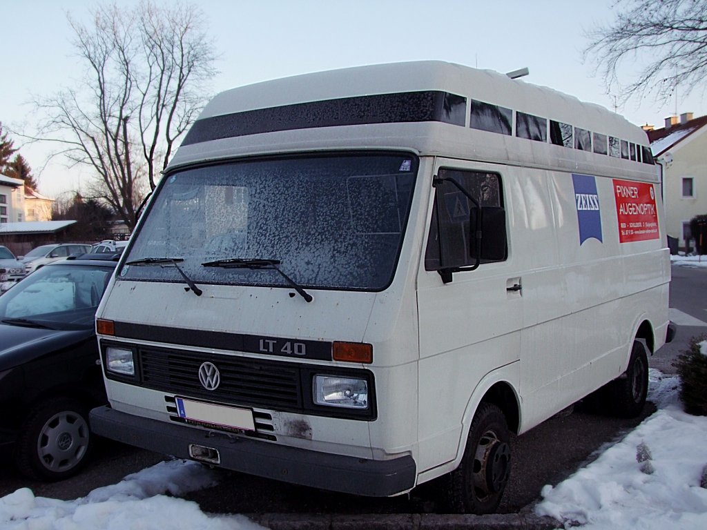 VW-LT40 wartet am frostigen Morgen auf seinen Besitzer;110129