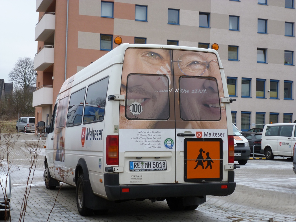 VW LT46 Bus mit aufflliger werbung des MALTESER Hilfswerk als Schulbus gekennzeichnet RE 09.02.2012