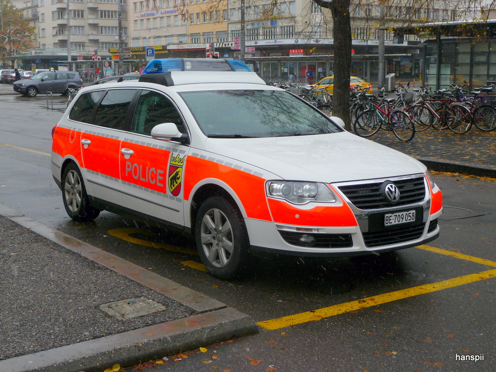 VW Polizeiauto der Kapo. Bern in Biel am 28.10.2012
