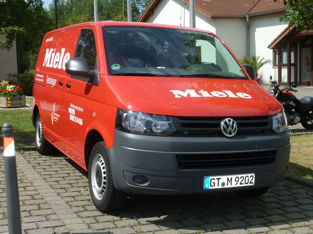 VW T 5 als MIELE-Servicefahrzeug gesehen in Kleinlder, Mai 2011