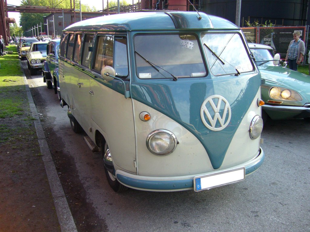 VW T1. Es handelt sich hier um einen schn restaurierten Ex-Krankenwagen der Baujahre 1960 - 1963. Oldtimertreffen Kokerei Zollverein.