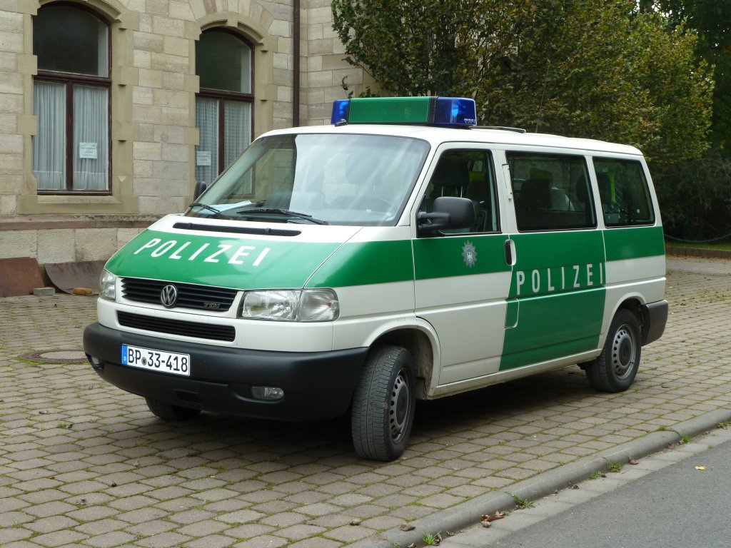 VW T4 der Bundespolizei steht vor dem Bahnhof in Ritschenhausen/Thringen, September 2010