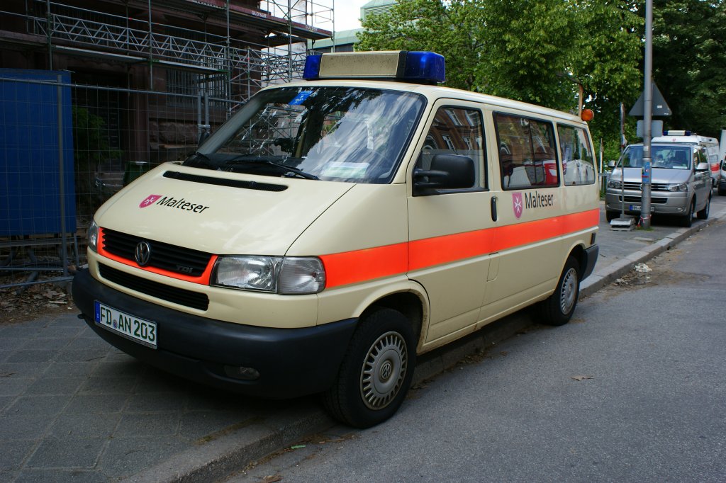 VW T4 TDi Einsatzleitwagen des Malteser Hilfsdienstes im Landkreis Fulda (FRN 20/11-02). Aufgenommen am 19.05.2012 auf dem 98. Katholikentag in Mannheim.