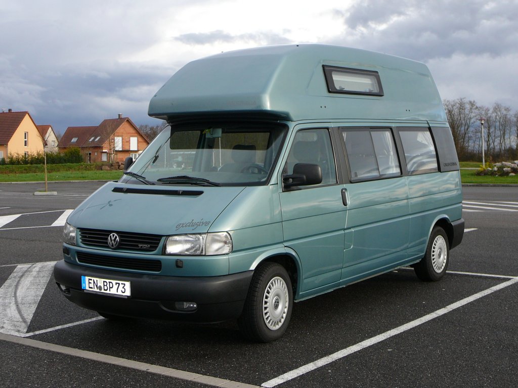 VW T5 gesehen auf dem Parkplatz von Carrefour in Scheibenhard/Frankreich im März 2010