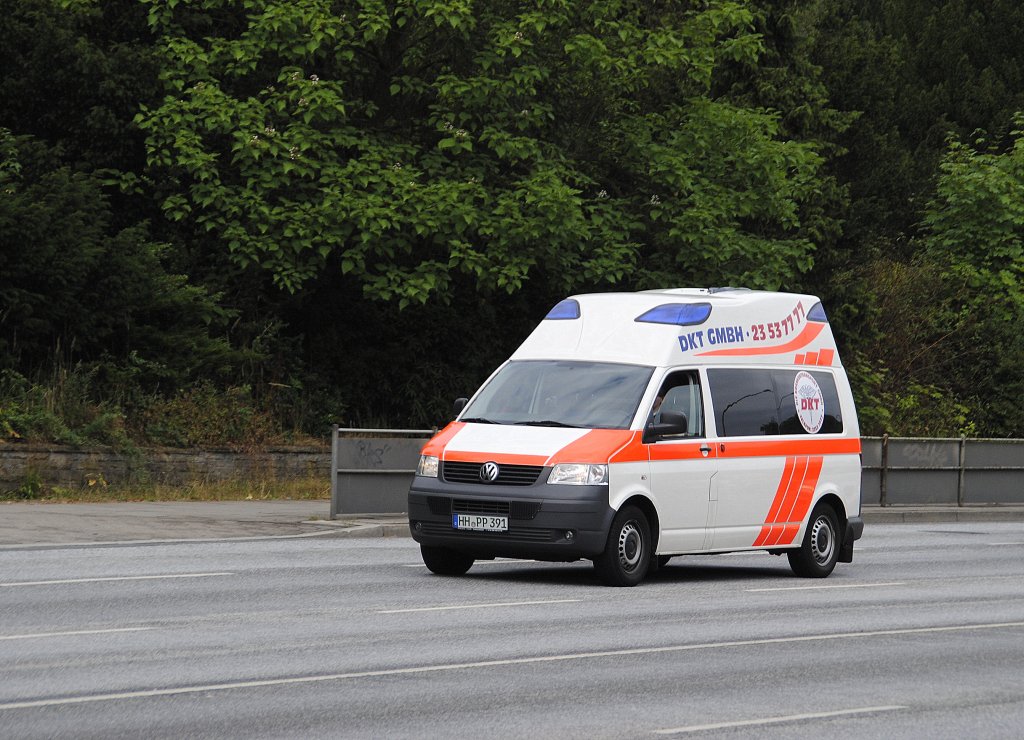 VW Transporter, als KTW in Hambugg/Niendorfer Strae am 03.08.2010.