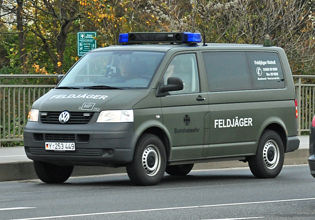 VW-Transporter der Feldjger in Euskirchen - 15.11.2010