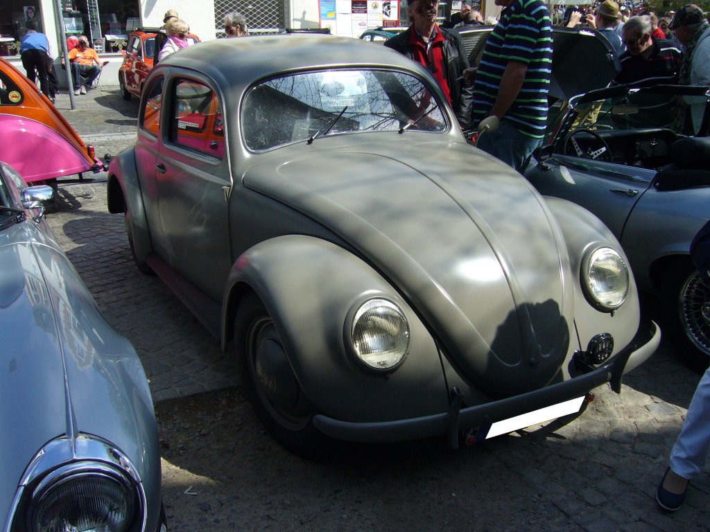 VW Typ 11 von 1948. Gemäß Fahrzeugidentitätsurkunde wurde der Wagen am 23.09.1948 nach Köln ausgeliefert. Oldtimertreffen Kettwig am 01.05.2013.