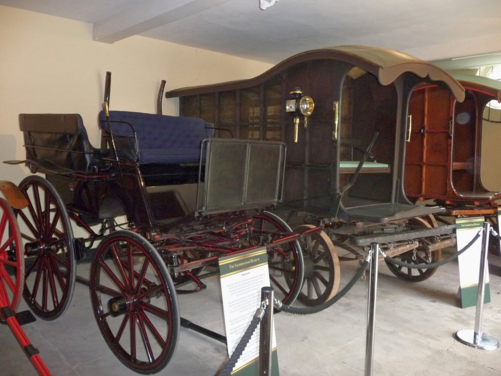 Wagonette (Vordergrund) und weitere Kutschen aus dem Royal Museum in Sandringham, England.

Die Wagonette ist eine eher unkonventionelle vierrdrige Kutsche aus dem Viktorianischen Zeitalter. Sie wurde 1854 vermutlich von Prinzgemahl nach deutschen Vorbildern gestaltet. Die Sitze stehen sich im rechten Winkel zur Kutsche gegenber und der Zugang ist rckseitig. Sie wurde blicherweise von einem Pferd gezogen.
