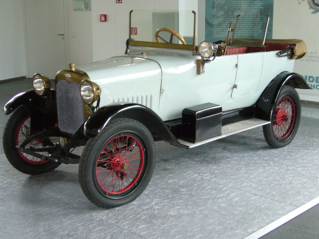 Wanderer W8  Puppchen . 1921 - 1925. Mit dem W8 nahm Wanderer die PKW Produktion auf. Whrend der 5-jhrigen Produktionszeit entstanden ca. 5.000 Wagen dieses Typs. Das Auto war 2 und 3-sitzig erhltlich. Der 1.306 cm Motor mit 4 Zylindern leistete 15 PS. Audi Museum.