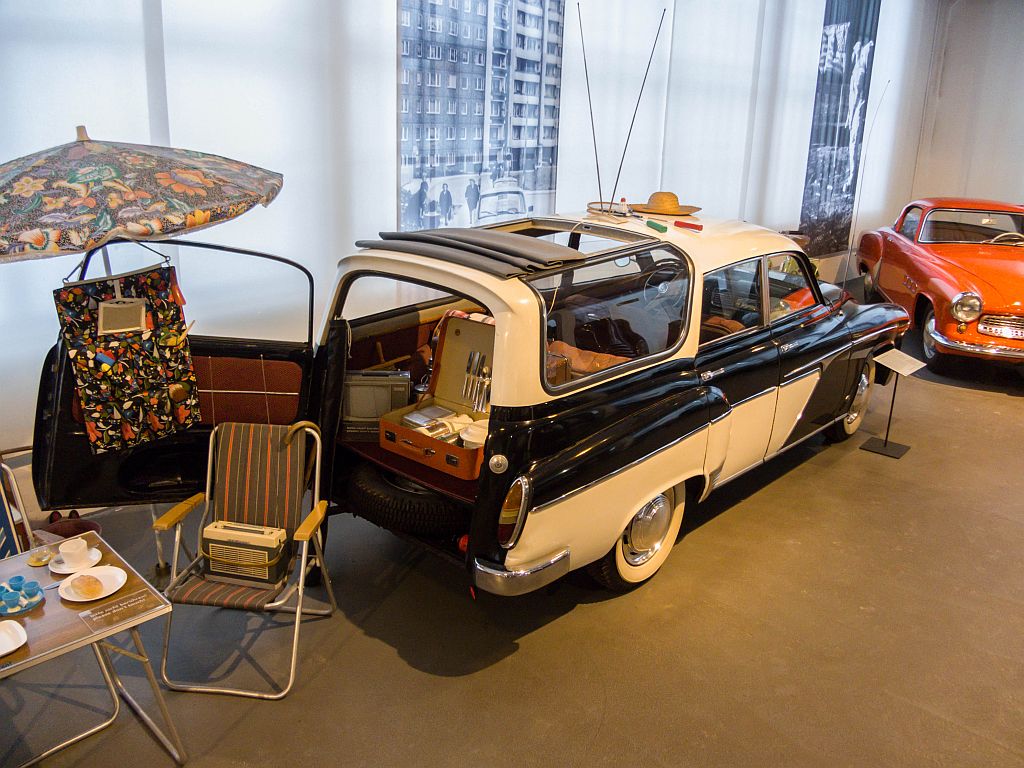 Wartburg 311 Camping (Rckansicht). (Automobilwelt Esenach am 25.01.2013)