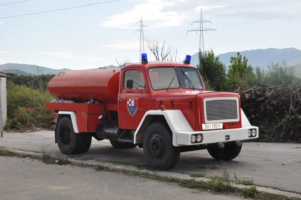 Wassertankfahrzeug TAM 130 T 10 der Feuerwehr Kula Norinska (Kroatien), ehemaliges Fahrzeug der JVP Mljet, Aufnahme am 28.07.2011
