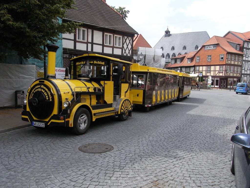 Wernigerder Bimmelbahn, verkehrt auf der Strecke vom Markt zum Schloss, als Alternative kann man eine Pferdkutsche besteigen oder laufen.