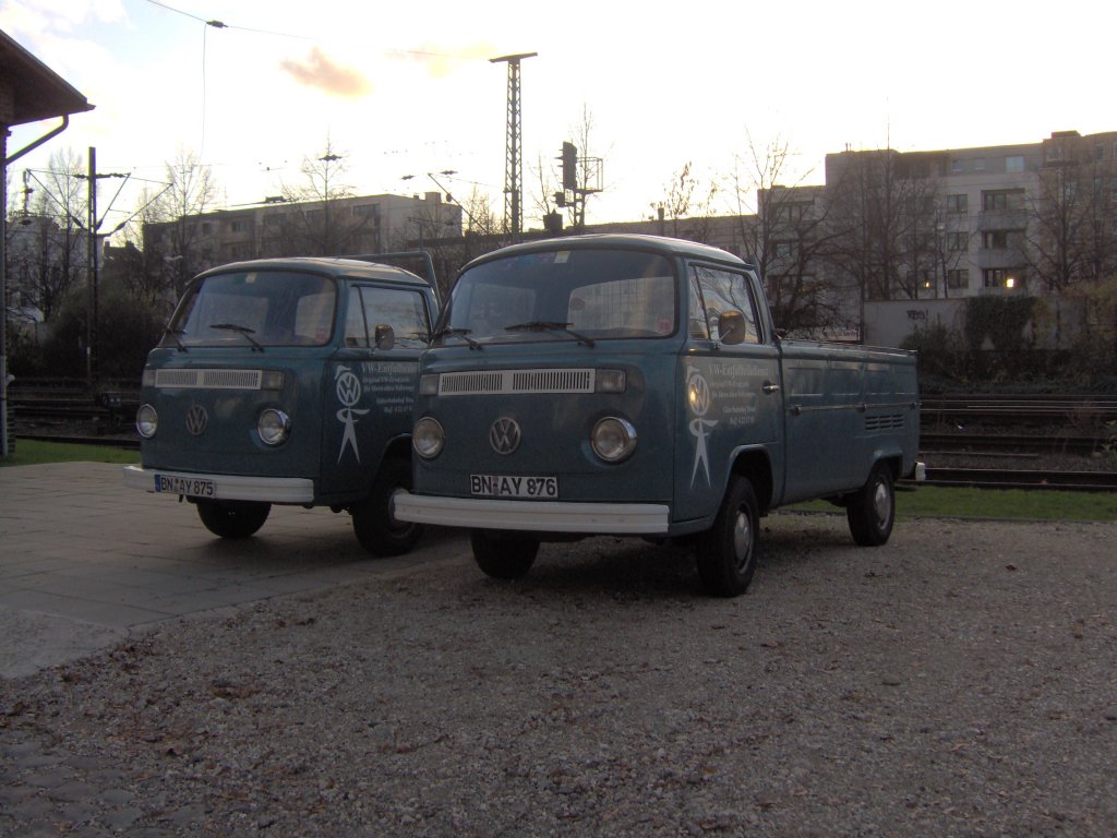 Zwei alte VW-Transporter in der Nhe vom Beueler Bahnhof.