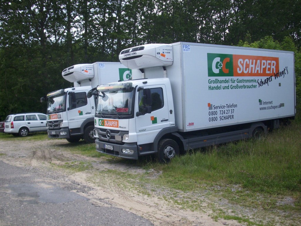 Zwei Mercedes Khllaster von Scharper/C&C in Sassnitz am 27.06.2012