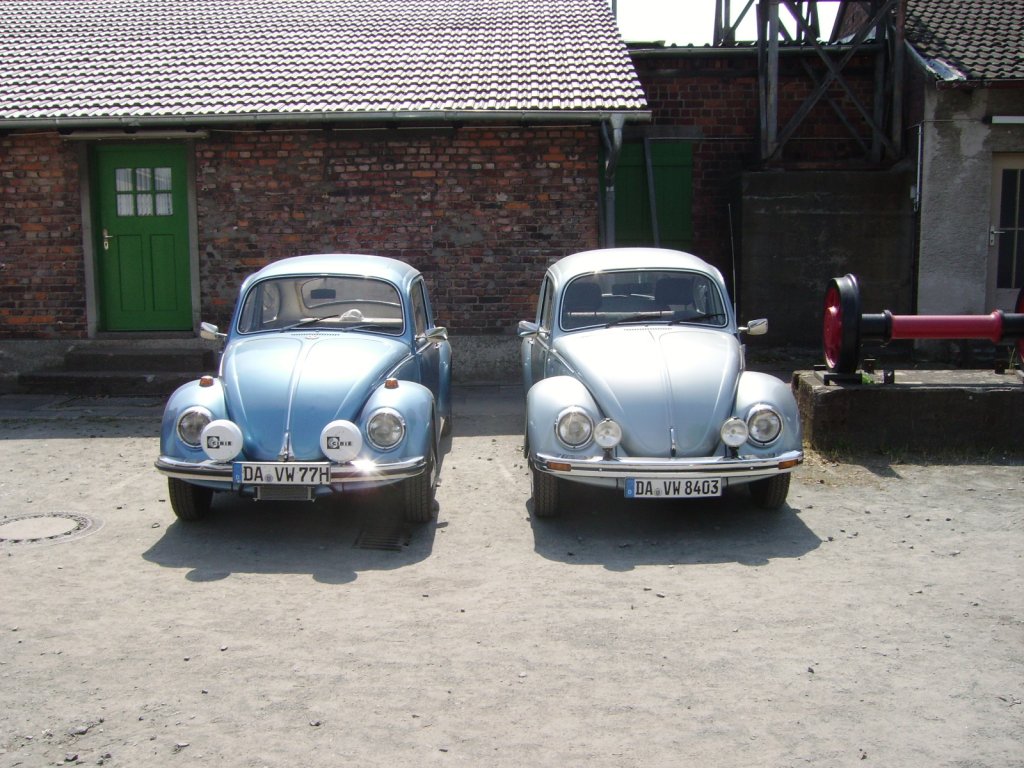 Zwei VW Kfer am 04.06.11 in Darmstadt 