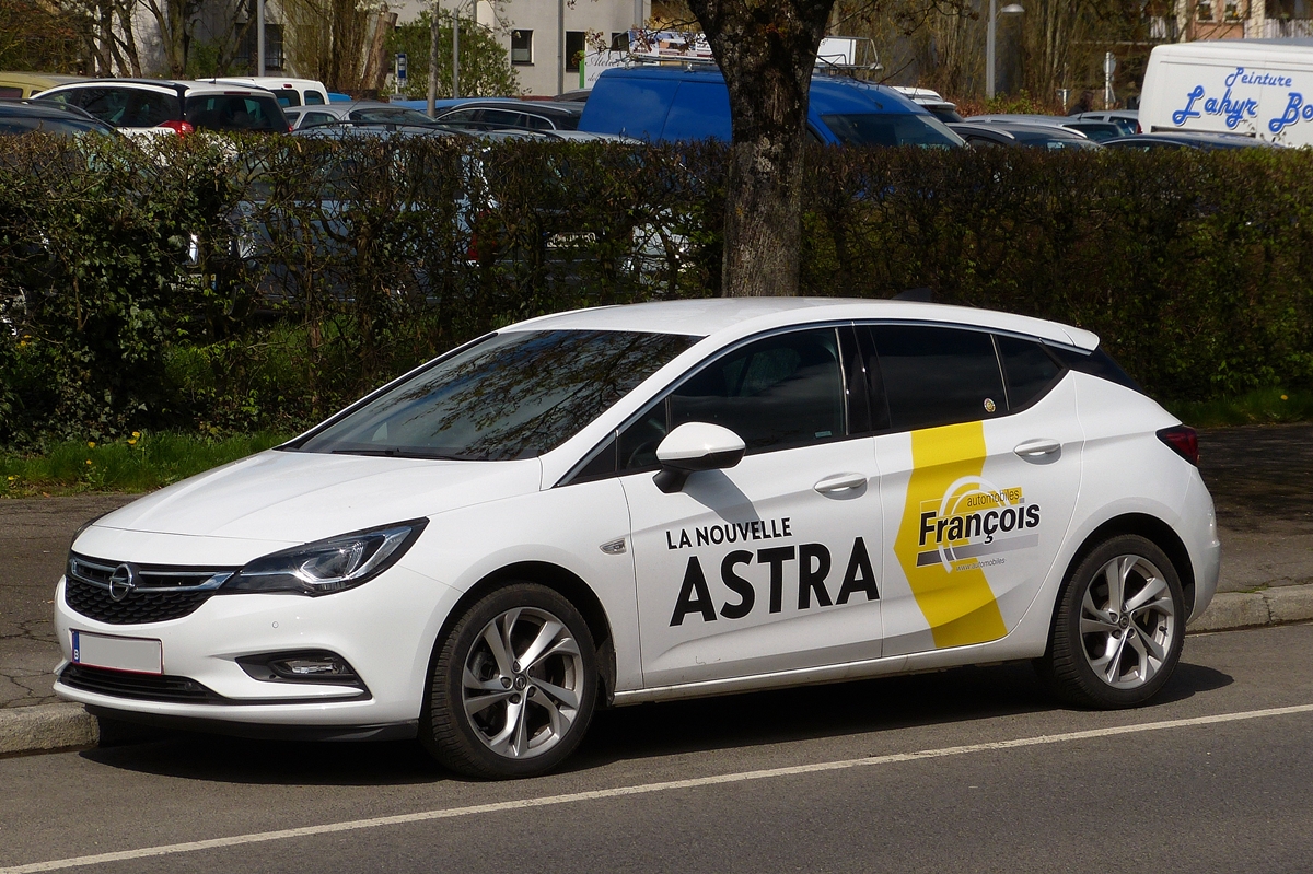  . Der neue Opel  Astra, gesehen am 16.04.2016.