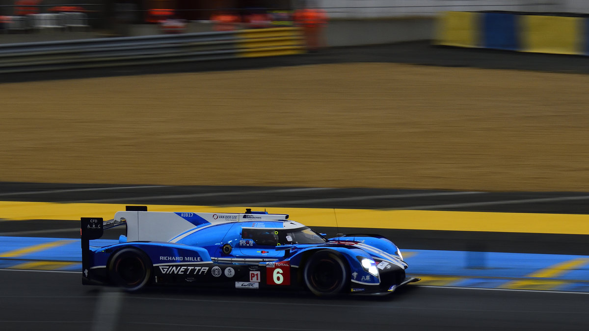 # 6, Ginetta G60-LT-P1 (LMP1)vom Team CEFC Manor TRSM Racing, Fahrer: Oliver Rowland, Alex Brundle & Oliver Turveyl. Am 16.Juni 2018 , in der Nacht (mitgezogen) der 86. 24-Stunden-Rennen von Le Mans
Ablehnungsgrund: Bild unterbelichtet. Kein übergang von der Straße zum Fahrzeug zu erkennen, bitte Schatten leicht aufhellen.