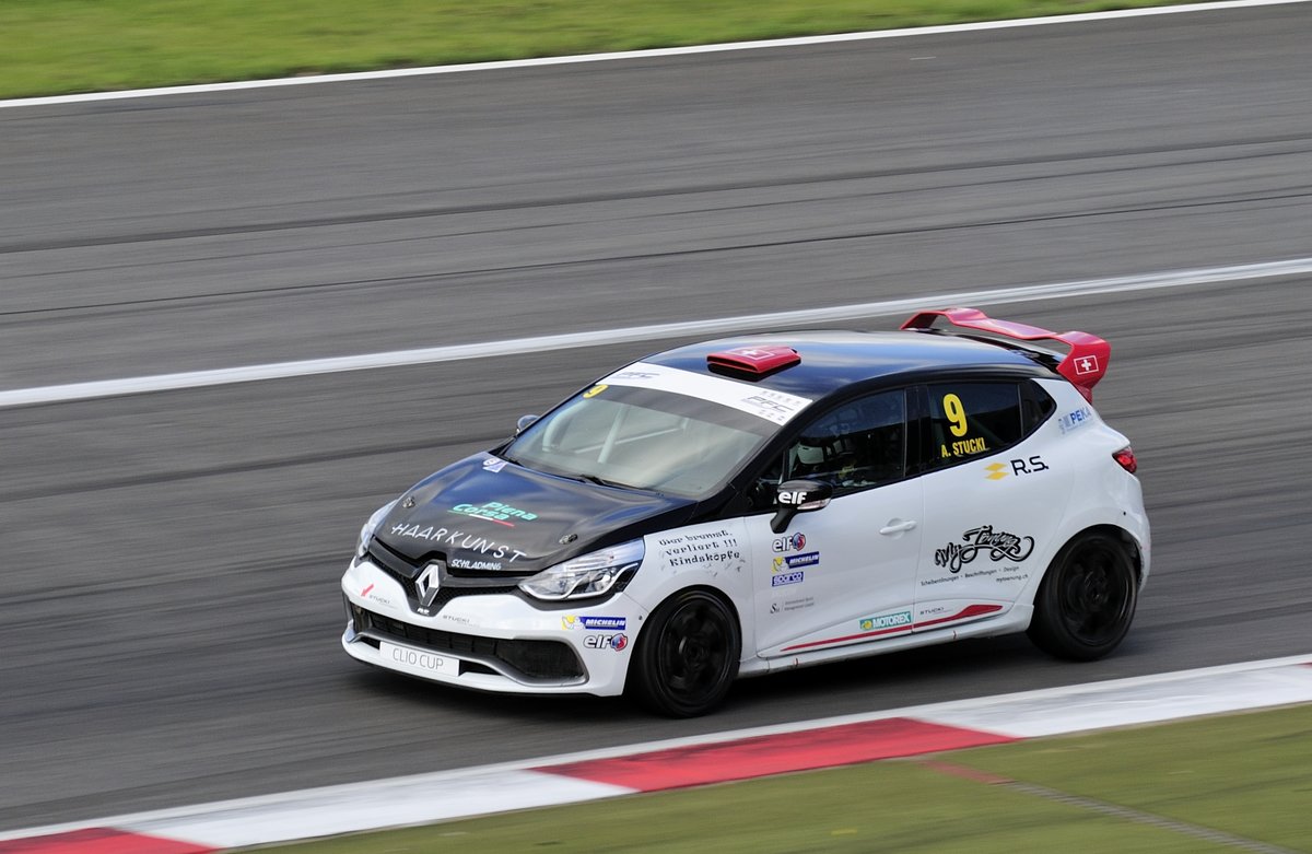 # 9, Renault Clio R.S. IV Cup, Fahrer:A.Stucki(CHE), Team:Stucki Motorsport(CHE) Mitzieher beim Rennen im Rahmenprogramm des ADAC GT Masters am 5.8.2017 auf dem Nürburgring