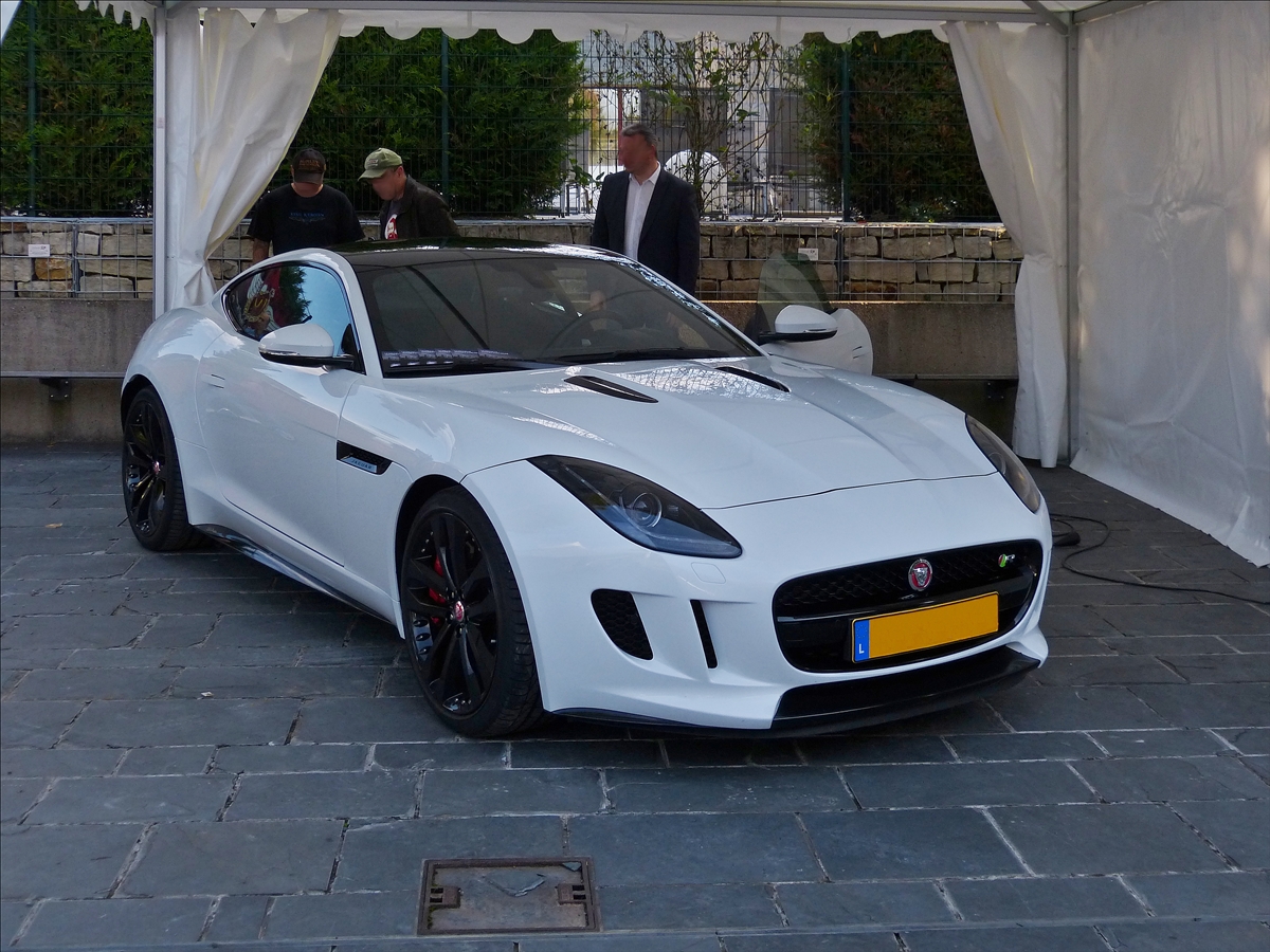 . Auch dieser neue Jaguar F-Type war in Mondorf am 30.08.2014 ausgestellt.