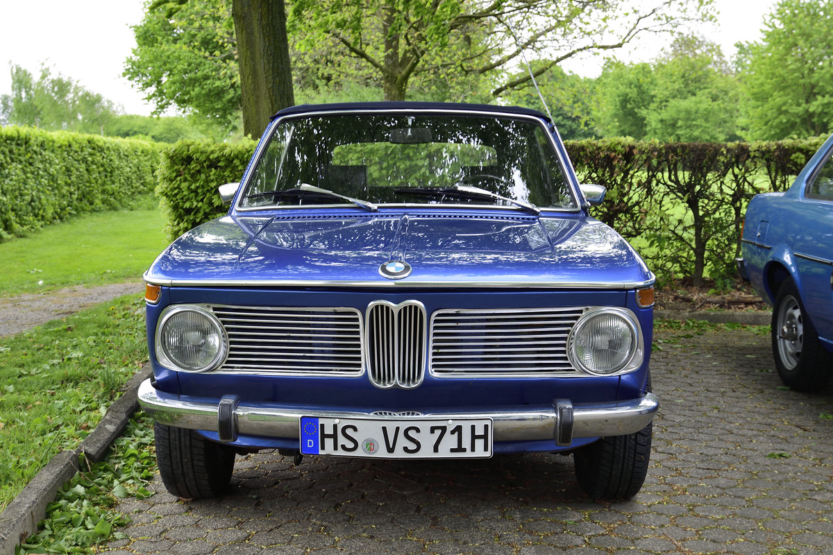  BMW-1602-Cabriolet (Typ BMW 114 C)beim „Frühlingserwachen“ der Oldtimer-Interessengemeinschaft Grenzland, am 1.5.2018. Geilenkirchener Sportpark Loherhof