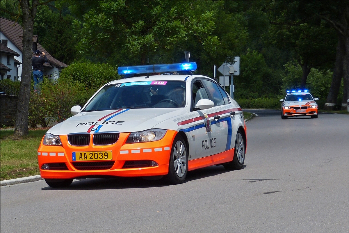 BMW der Luxemburgischen Polizei als Begleitfahrzeug der Tour unterwegs