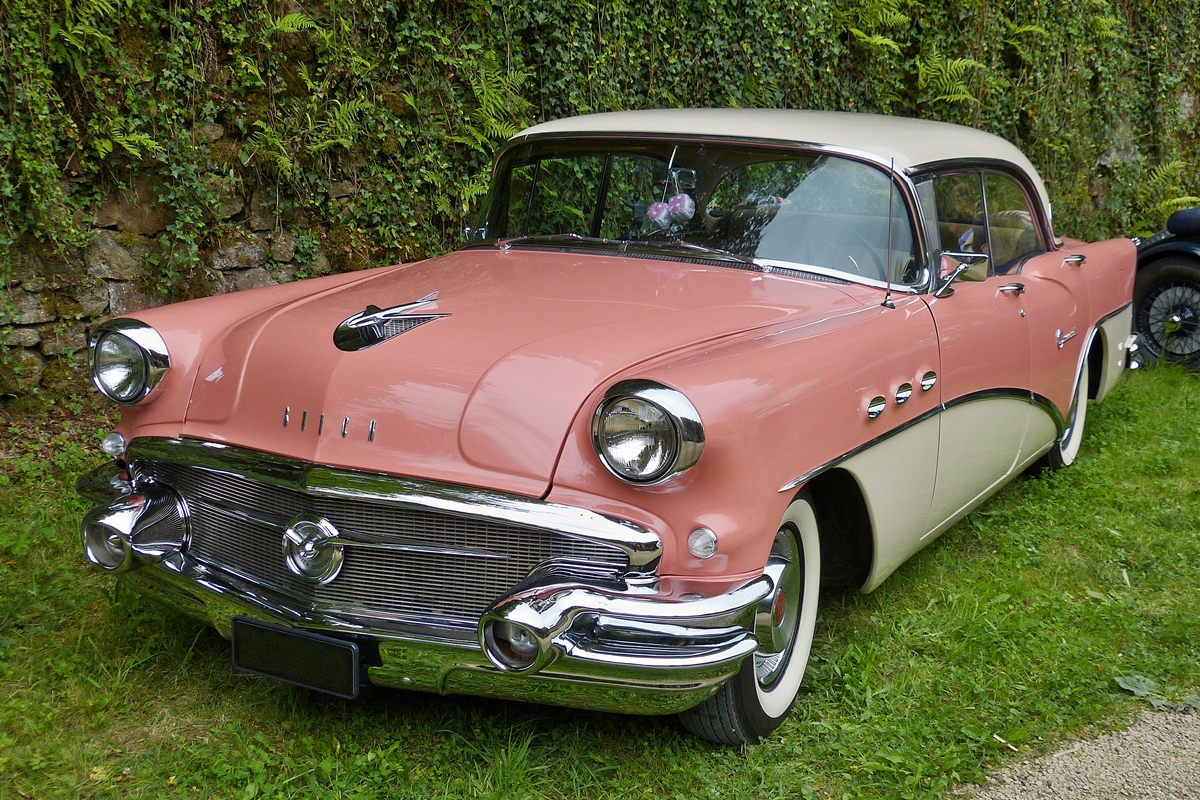 . Buick Special 1956 war am 26.07.2015  bei der  Journée de la vieille carosserie  im Fond de Gras zu sehen. 