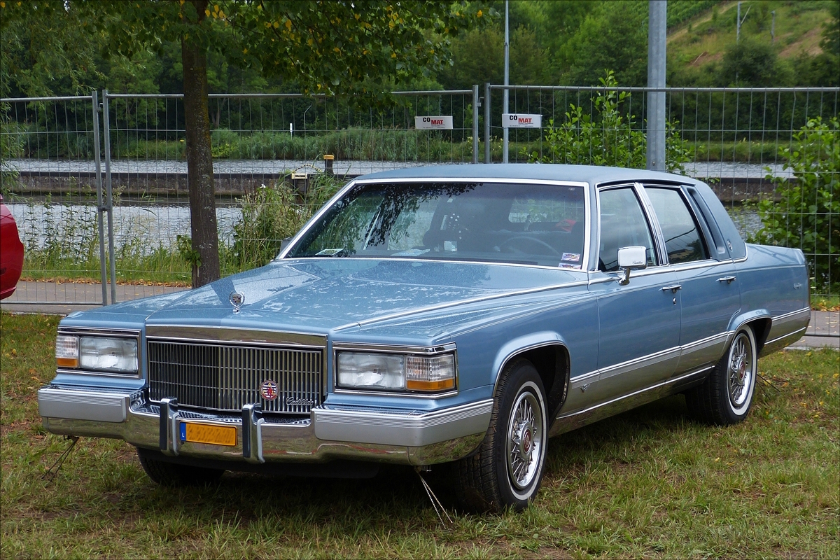  Cadillac Fleetwood Brougham d'lgance, gesehen am 02.07.2017 beim US Car Treffen in Stadtbredimus.