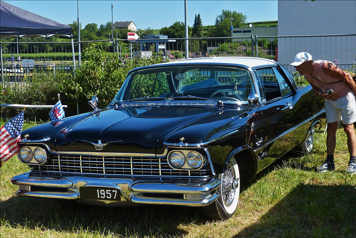 . Chrysler Imperial Crown, Bj 1957, 6420 ccm, 236 kW, gesehen bei einem Oldtimertreffen am 01.07.2018 in Stadtbredimus