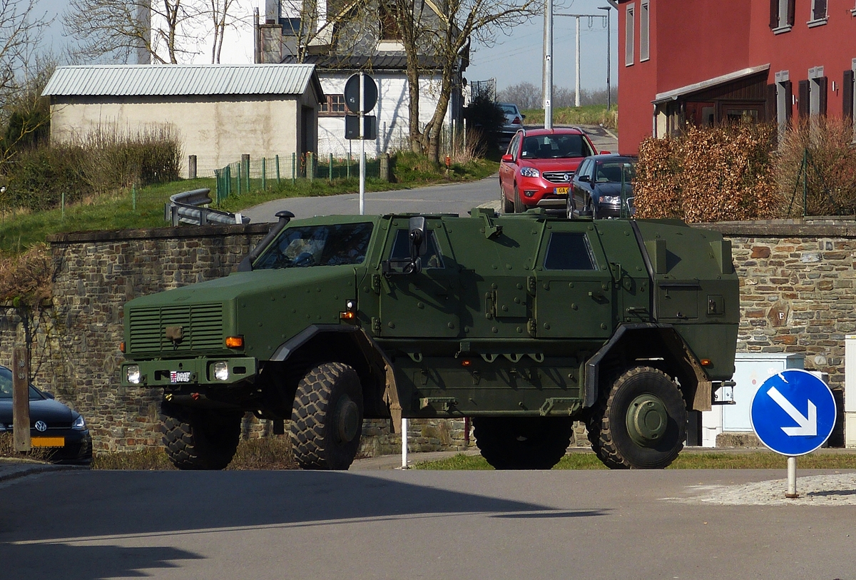 . Diese KMW Dingo Fahrzeuge der Luxemburgischen Armee begegnet man sehr selten auf luxemburger Straßen.  April 2015
