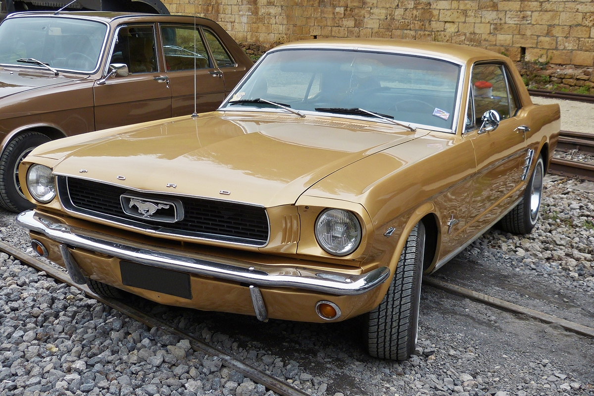 . Ford Mustang 289, zu Gast bei der  Journée de la vieille carosserie  im Fond de Gras. 26.07.2015 
