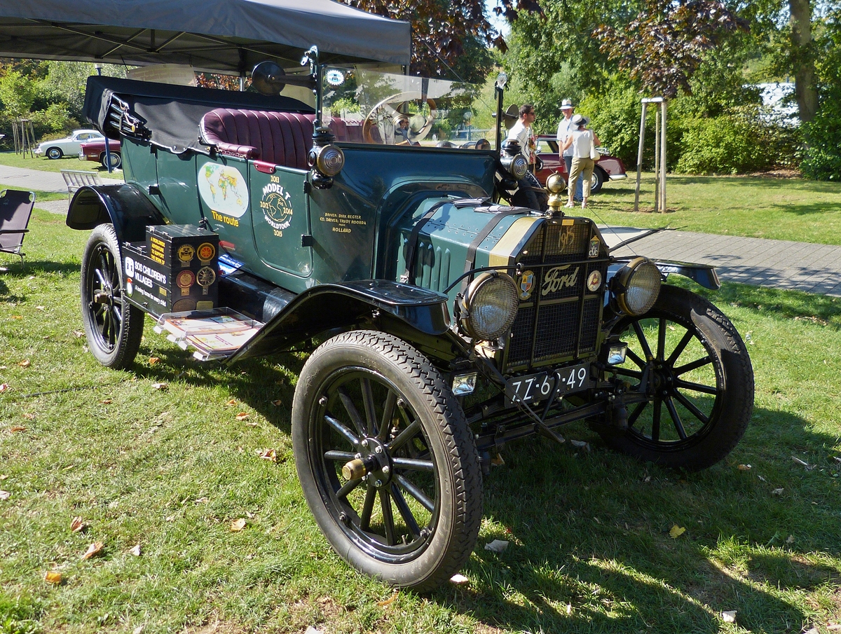 . Ford T Bj 1915 zu Gast in Mondorf am 30.08.2015.
