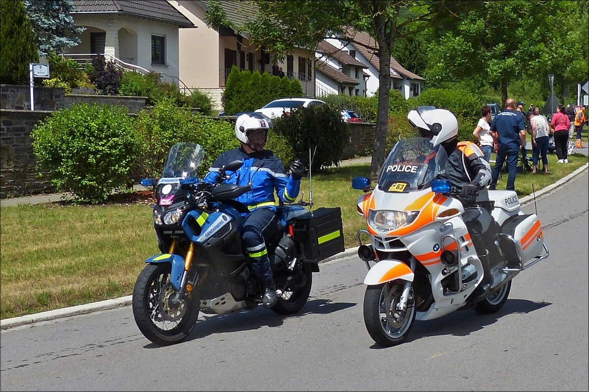 . Grenzberschreitende zusammenarbeit der Polizei. Gendarmerie aus Frankreich und Polizei aus luxemburg auf dm Motorrad, begleiten zusammen die Tour de France auf den Luxemburgischen Straen.  03.07.2017