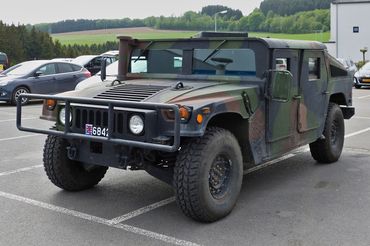 . Hummer der Luxemburgischen Armee gesehen auf einem Parkplatz.  Mai 2015