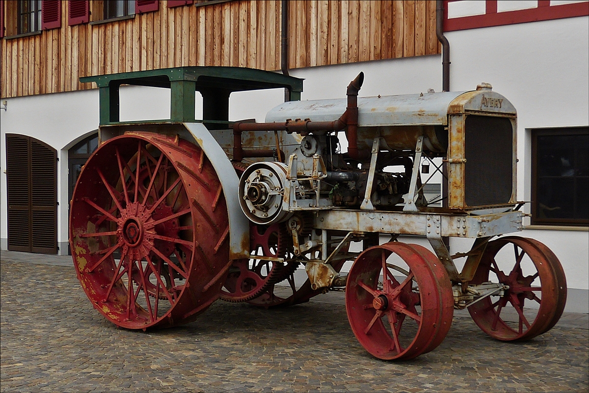 . Im Hof des  Auto & Traktor Museum Gebhardsweiler steht dieses Monstrum von Trecker der Marke AVERY.  07.09.2017